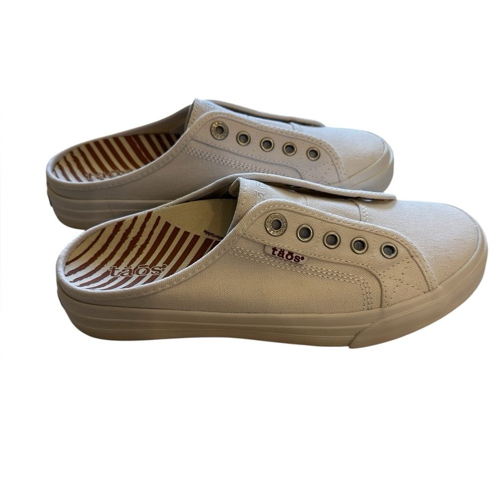 NWOT Taos EZ Soul Sneakers White Size 7.5